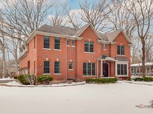 40 Cedar Ln, Lincolnshire, IL