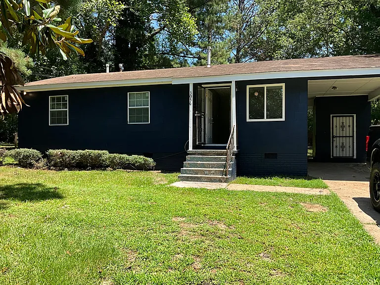 3056 Woodview Dr — Photo 1