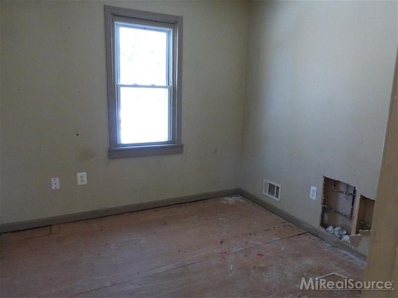 5th image of 20820 Wellington Ave