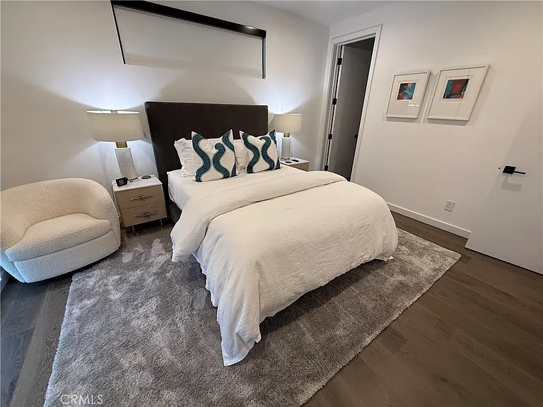 116 W Channel Islands Blvd — Photo 24