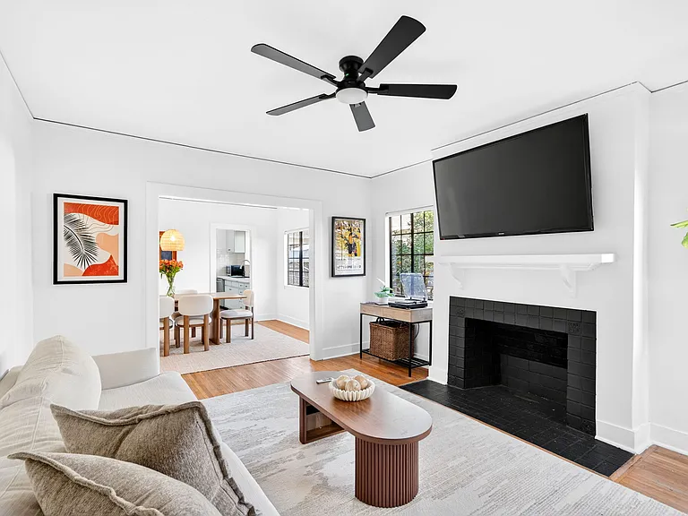 973 N Saint Andrews Pl — Photo 15