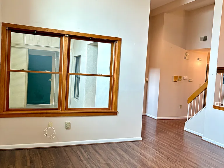 409 La Grange Ave #112 — Photo 9