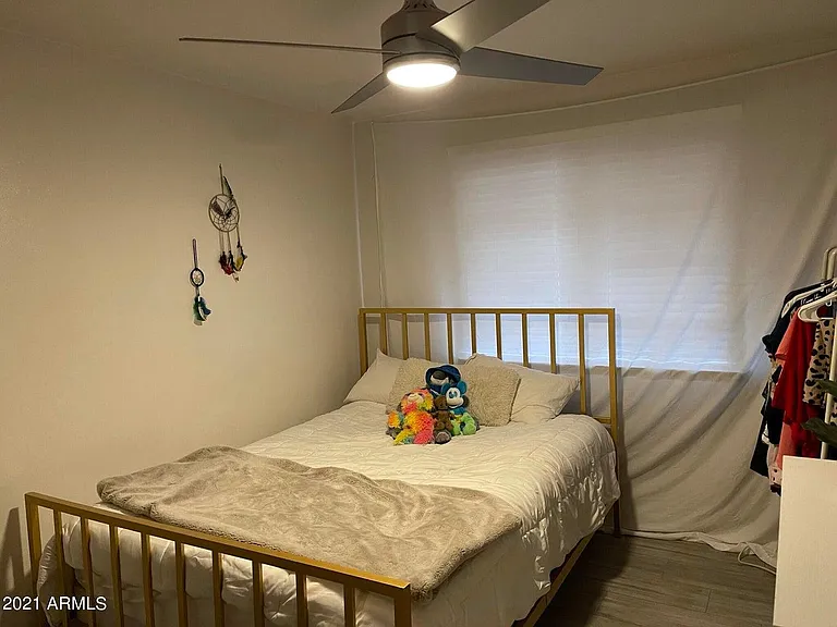 1131 E Marigold Ln — Photo 4