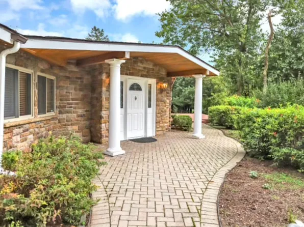 37 W Surrey Ln, Barrington, IL 60010