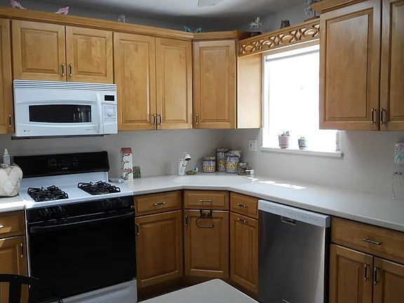 3rd image of 19 Berglund Ave