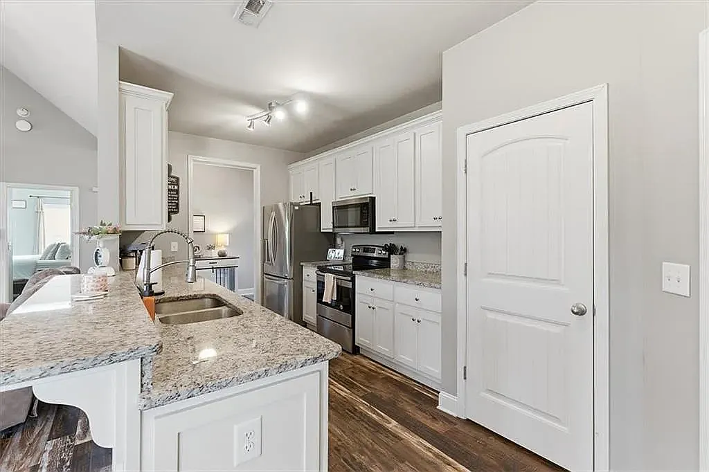 Building Photo - 59 Round Rock Cir