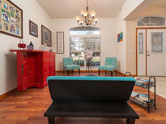 3rd image of 208 SW Bethany Pl