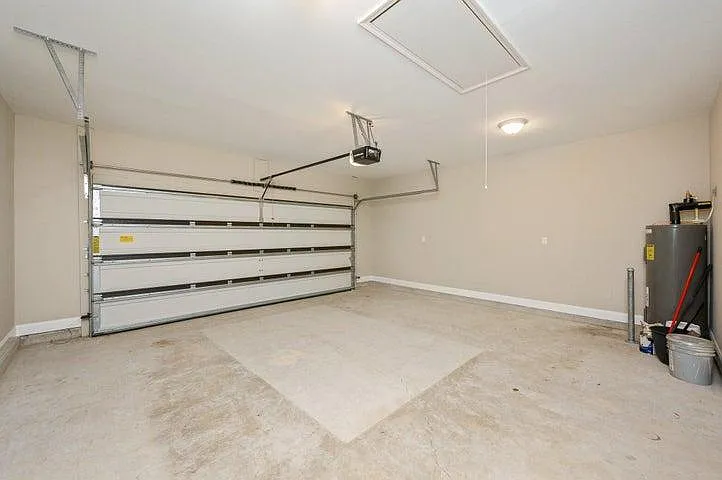 2239 Tom St — Photo 32