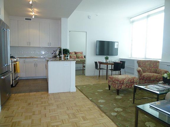 3rd image of 1500 Lexington Ave APT 19D
