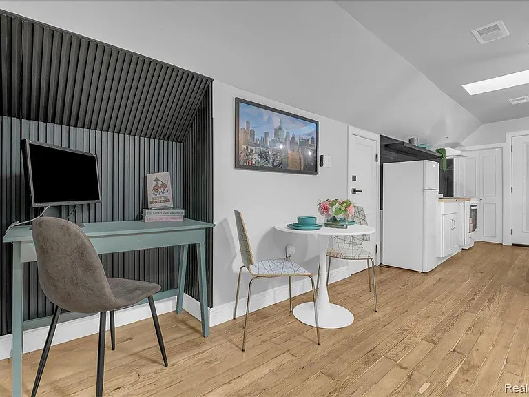 1502 Virginia Park St #B — Photo 10