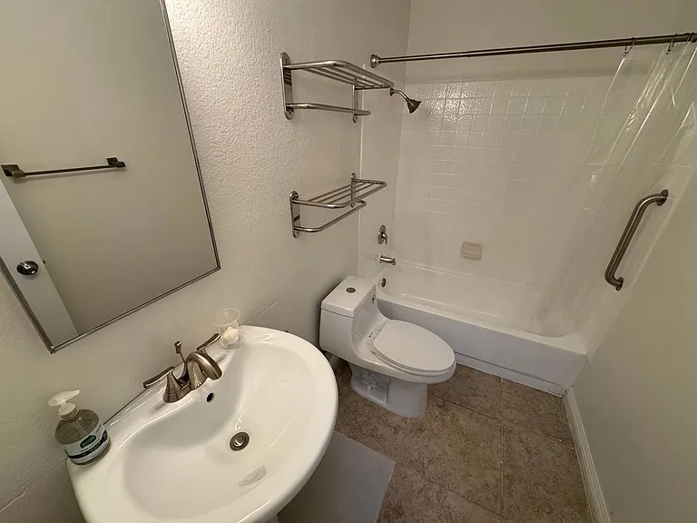 520 Elm Dr #103 — Photo 4