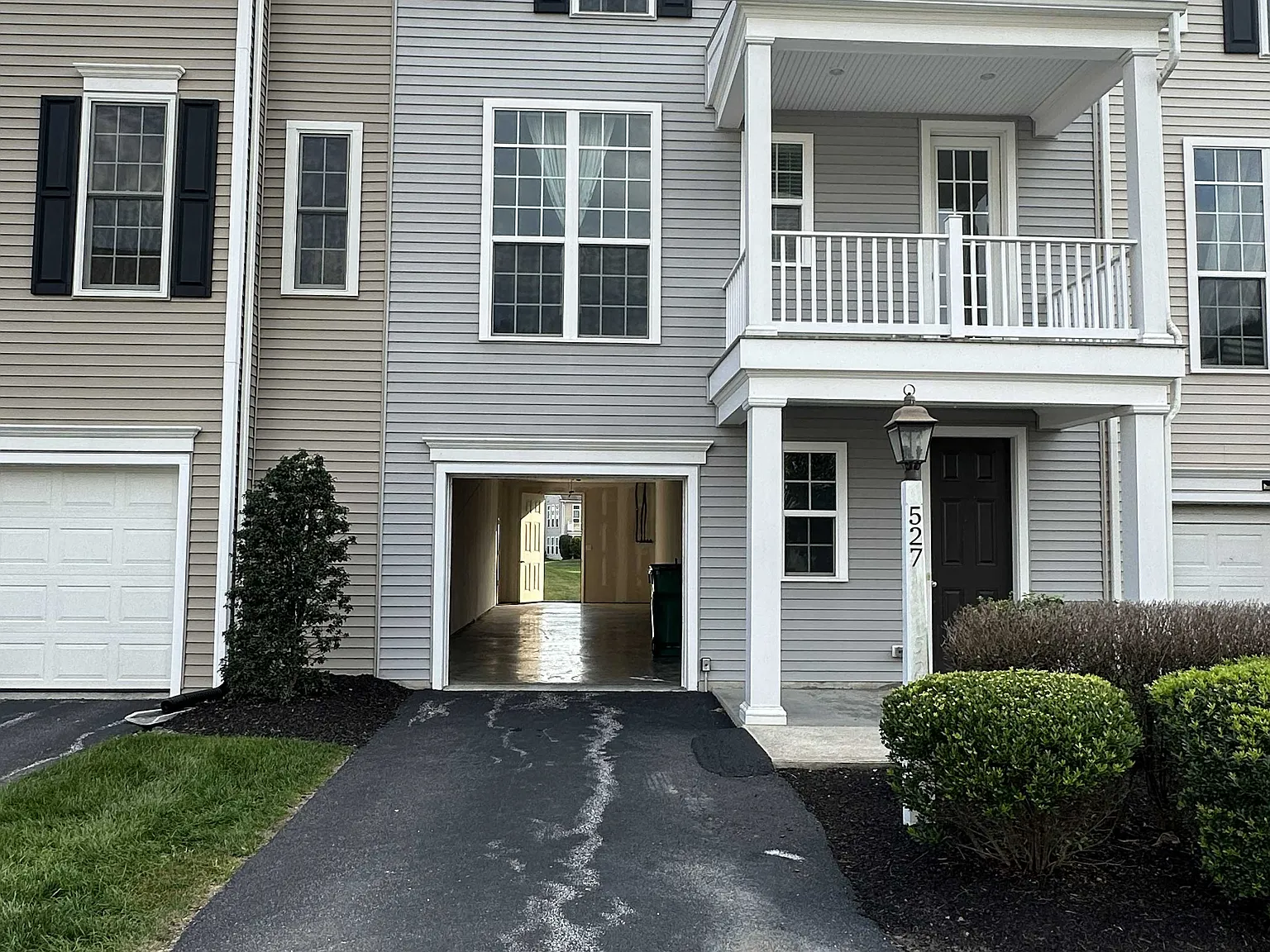 3 bed, 2.5 bath, 2519 sqft, $2,395 — Photo 3