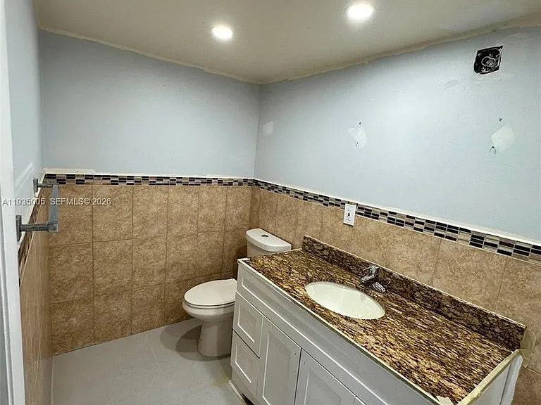 9440 SW 8th St #402 — Photo 17