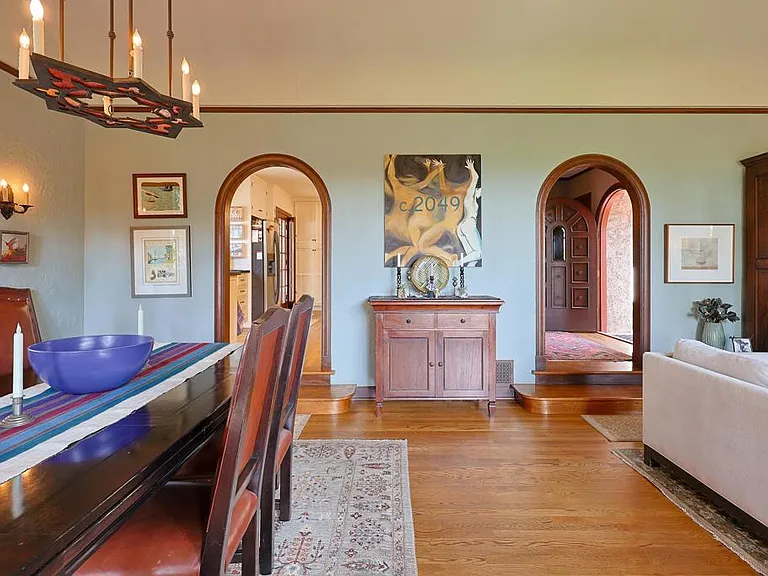 1027 Adella Ave — Photo 4