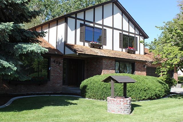 1st image of 457 Carner Ct W