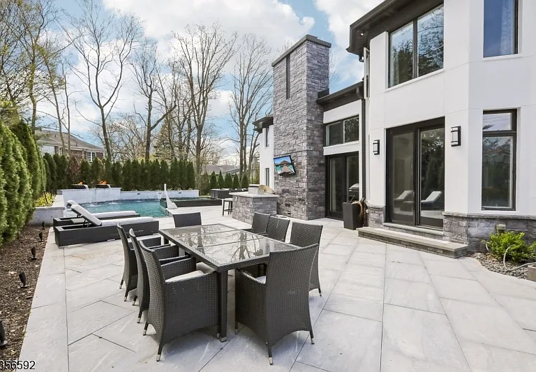 63 Roberts Rd — Photo 37