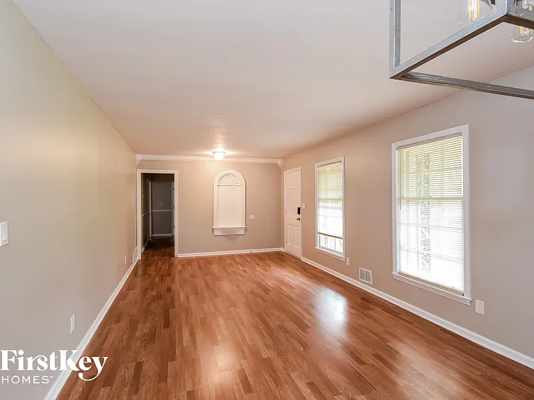 1917 Annette Ln — Photo 4
