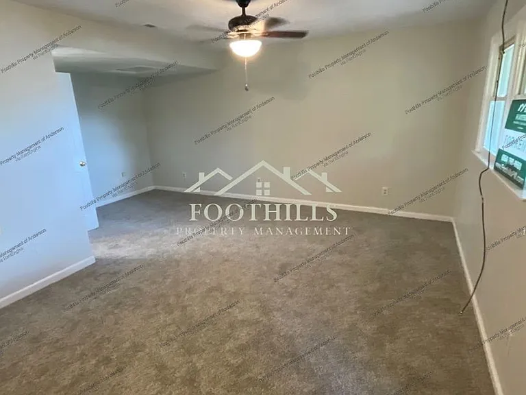 208 N Major Rd #D — Photo 2