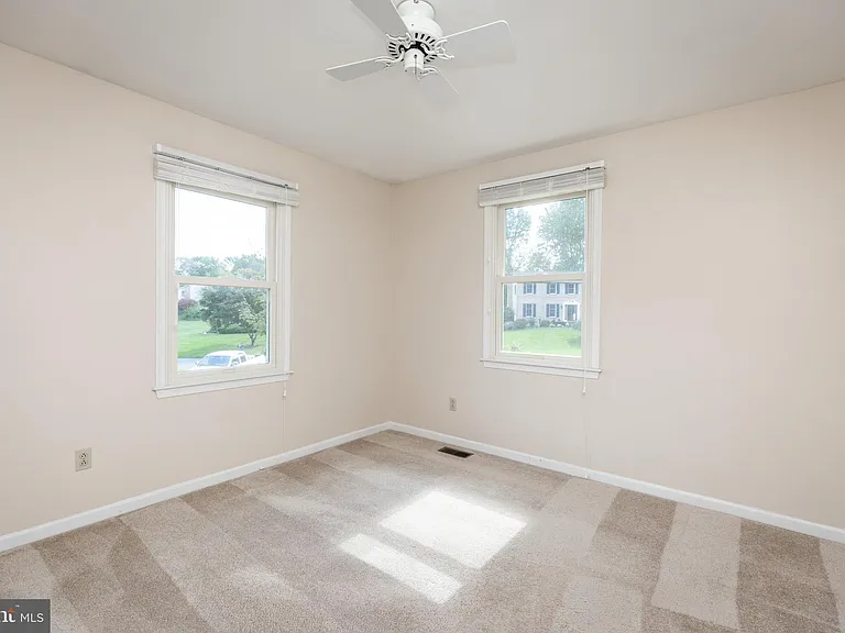 35 Nathalie Ct — Photo 28