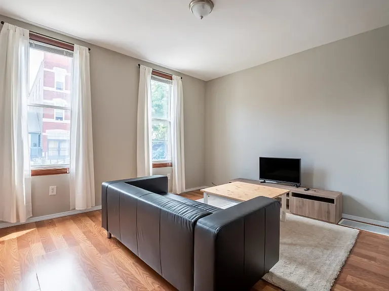 2010 S Loomis St #1 — Photo 3