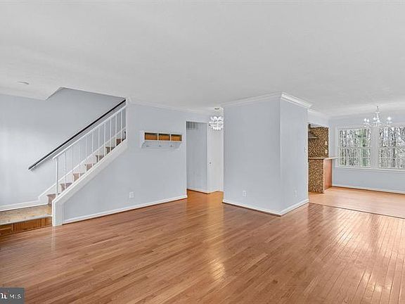 4th image of 14895 Lambeth Sq