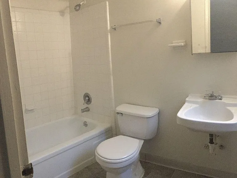 Harbor House — Photo 6