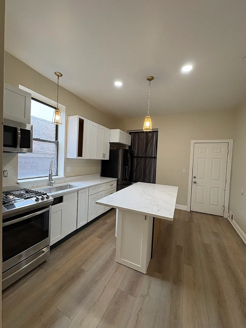 Building Photo - 1628 N Kimball Ave #2