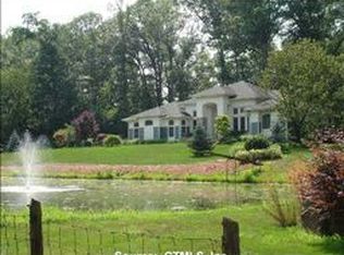 92 Holcomb St, East Granby, CT 06026