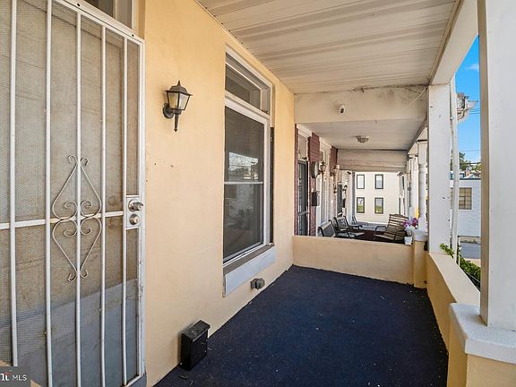4th image of 762 Bartlett Ave