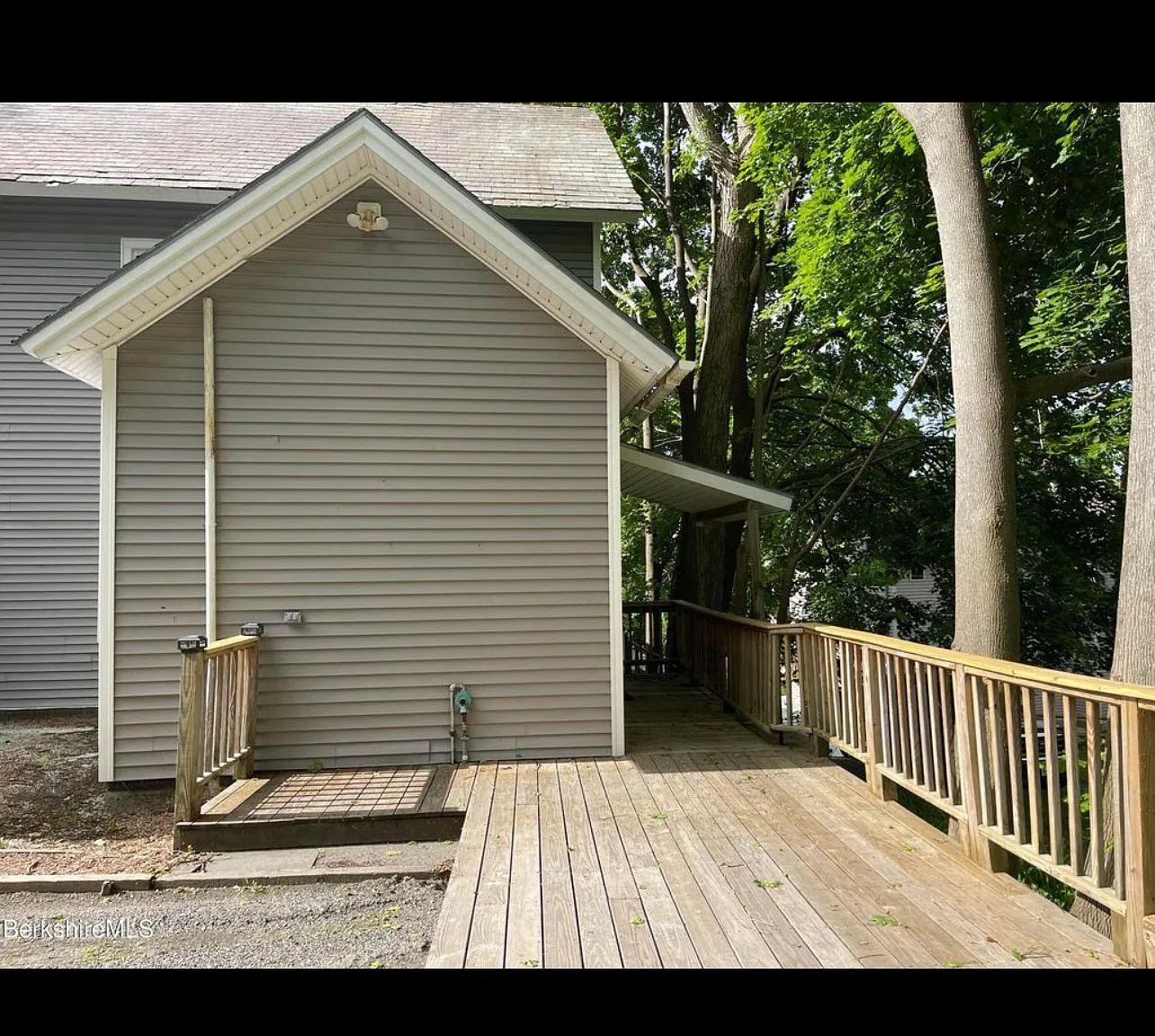 3 bed, 1.5 bath, 700 sqft, $2,000 — Photo 2