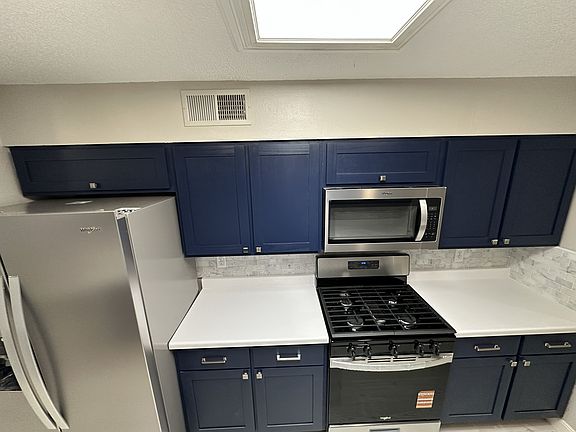 4th image of 3130 Daisy St