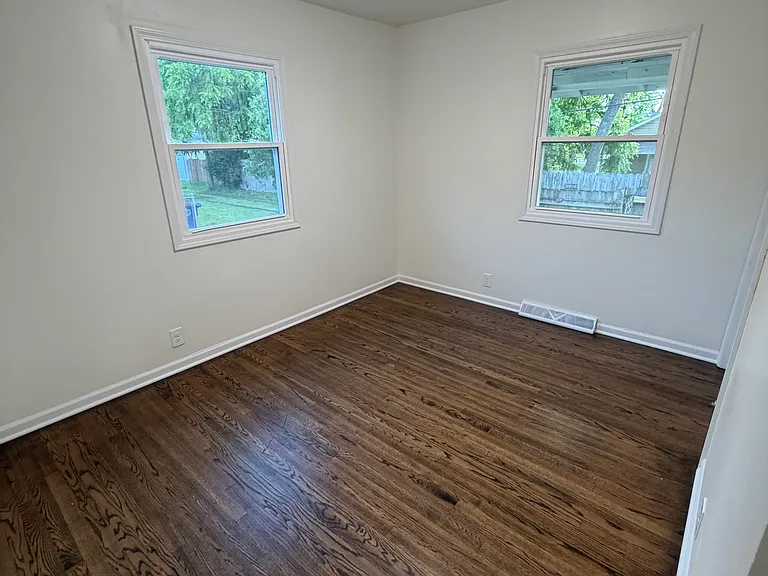 2422 Tippecanoe St — Photo 7