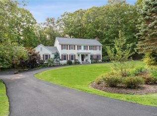 2 Hitching Post Ln, Chappaqua, NY 10514
