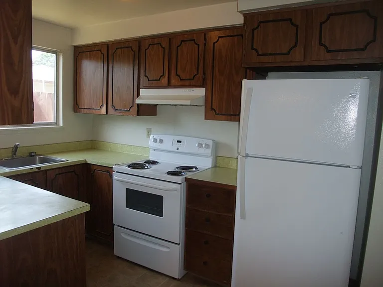 1954 NW Hayes Ave — Photo 1