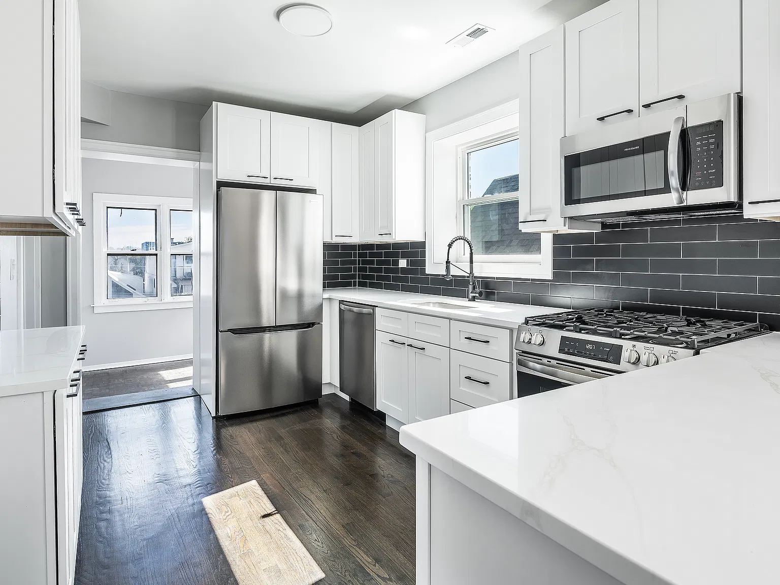 2451 N Campbell Ave — Photo 4