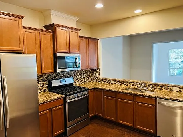 407 Chanson Dr — Photo 11
