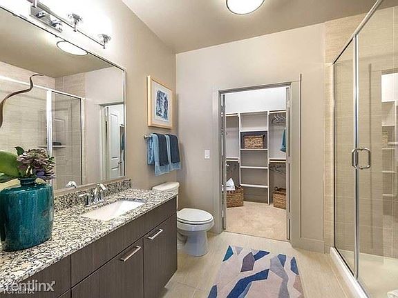 1-br-1-bath-apartment---610-main-st-028-houston-tx-building-