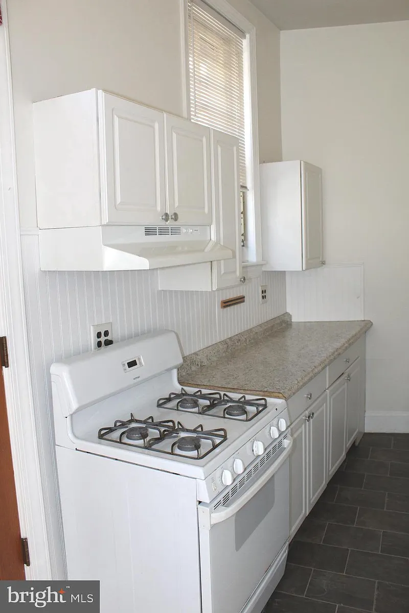Building Photo - 4417 Baker St #1