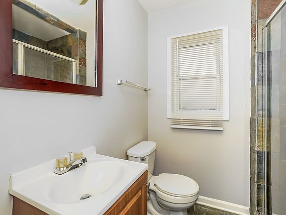 3rd image of 115 Blackhawk Dr