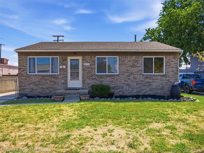 22134 Pleasant St, Saint Clair Shores, MI, 48080