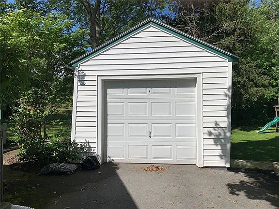 4th image of 607 Peirson Ave