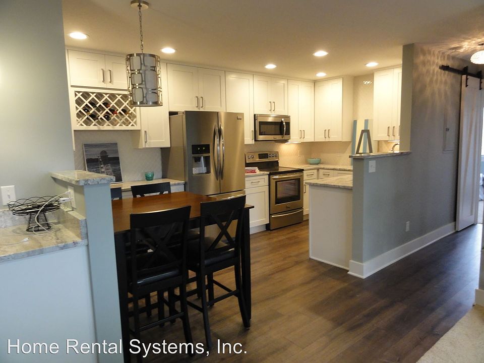 1st image of 215 Barry Ave S APT 323