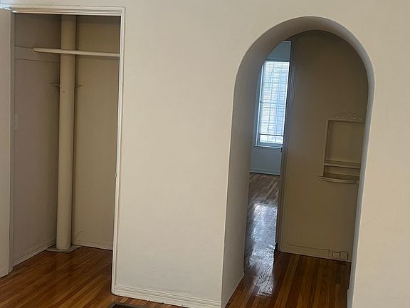 3rd image of 638 S Cloverdale Ave #1