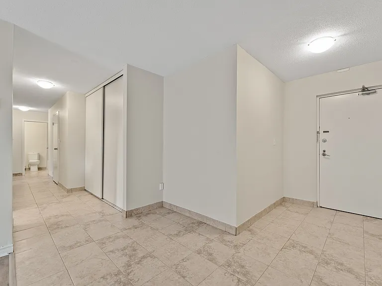 3262 Sandwich St — Photo 8