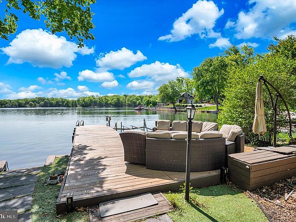 2nd image of 107 Plantation Dr