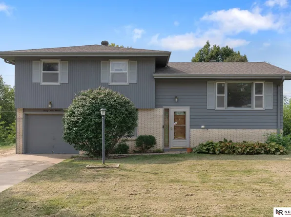 2911 Sandra St, Bellevue, NE 68147