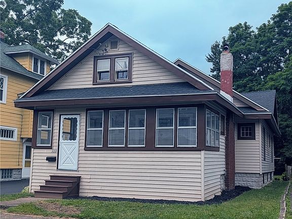 3rd image of 105 Peck Ave