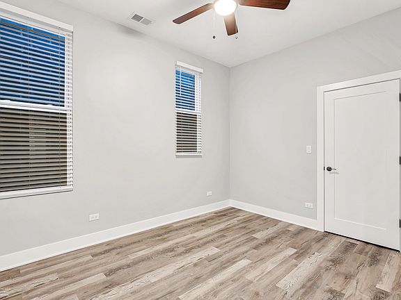 3rd image of 3032 N Lincoln Ave #3