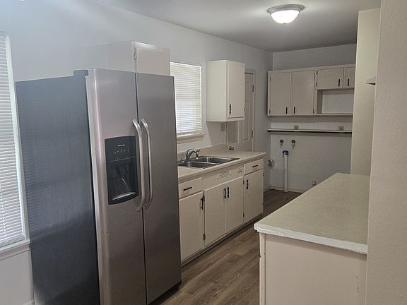 4th image of 527 Sandalwood Ln
