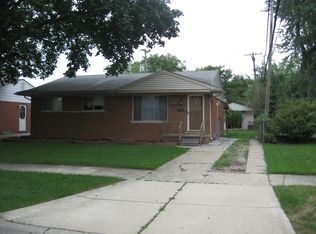 429 N Batchewana Ave, Clawson, MI 48017